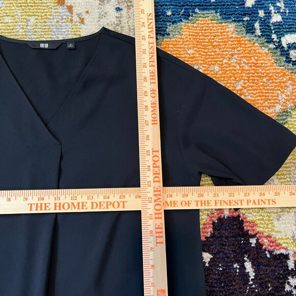 Uniqlo Black V-Neck Drape Blouse, Size Medium - Picture 6 of 6